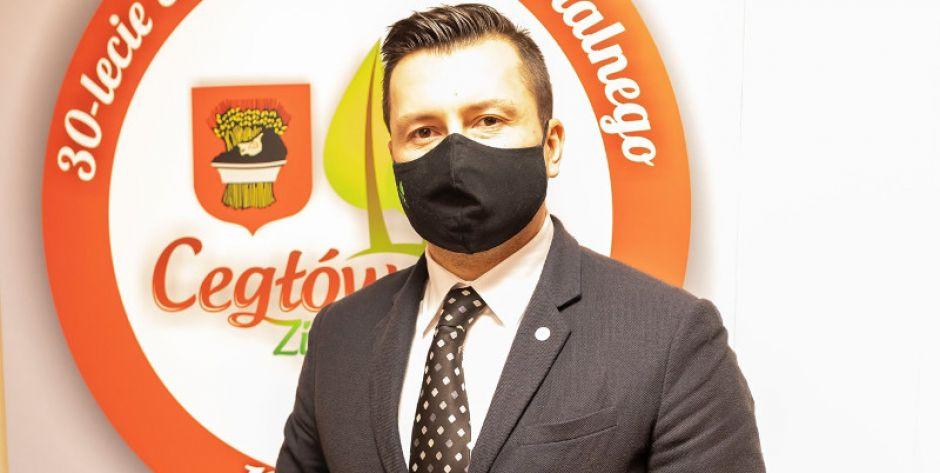 Wójt Marcin Uchman  - fot. Sztab WOŚP Cegłów