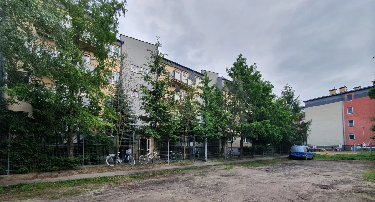 Ewakuacja mieszkańców z bloku - fot. Aga Król