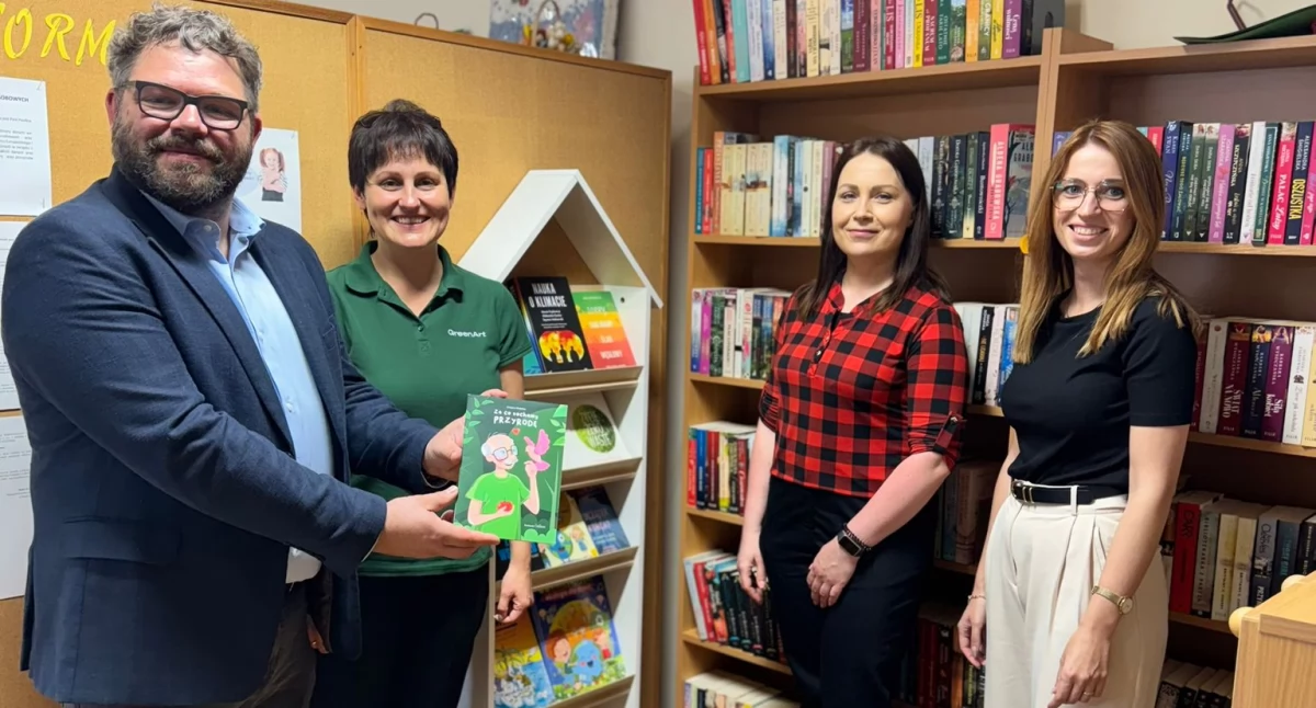Edukacja, Gminne biblioteki Miedznie Liwie nowymi ekopółkami GreenArt Development - zdjęcie, fotografia