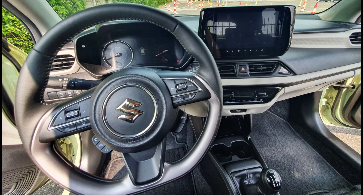 Prezentacja nowego samochodu egzaminacyjnego w siedleckim WORD. Koniec z Oplami Corsa – czas na Suzuki Swift - fot. Aga Król