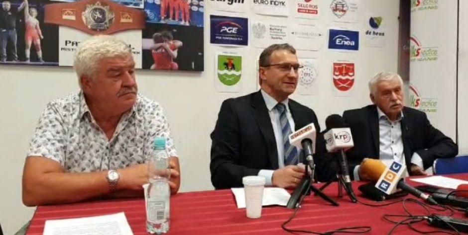 Od lewej: wiceprezes WLKS Adam Gabiński, prezydent Polskiej Federacji Sumo Dariusz Rozum oraz prezes WLKS - Zygmunt Wielogórski