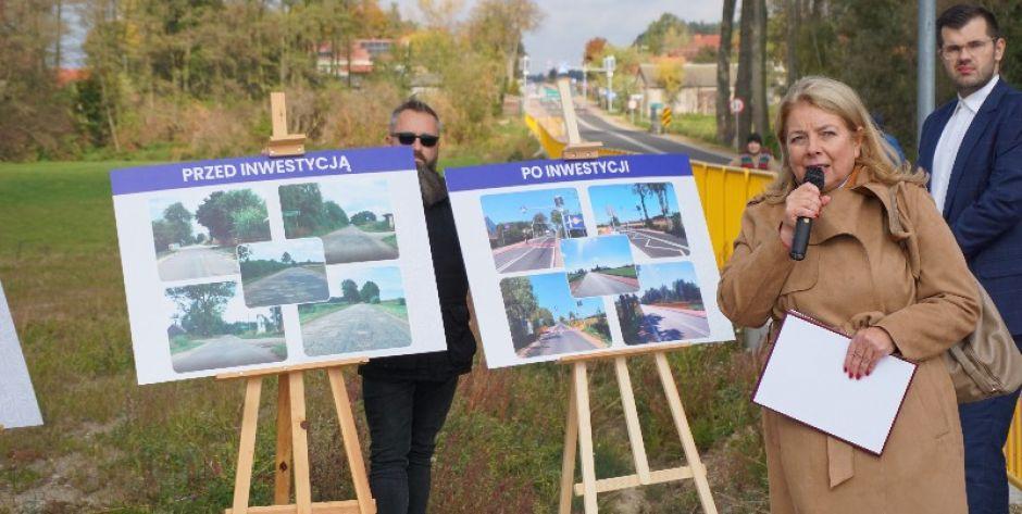 Starosta Ewa Besztak wita gości. fot. sej