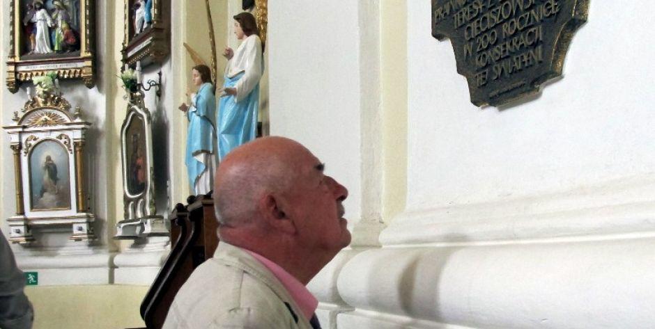 Jedna z ostatnich wizyt Juliusza Sienkiewicza na Ziemi Łukowskiej. Wnuk pisarza-noblisty w kościele parafialnym w Okrzei, gdzie jego słynny dziadek był ochrzczony 7 maja 1846 r. Fot. PGL