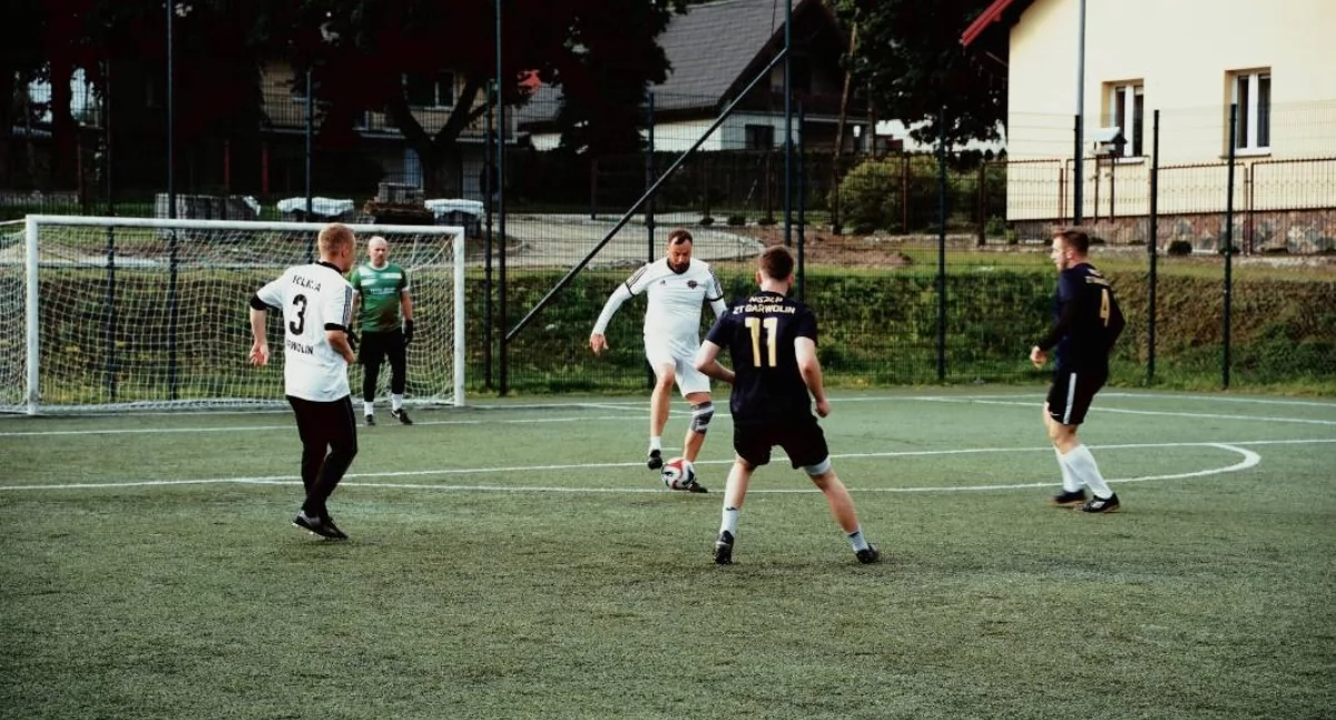 Policjanci połączyli siły i serca – sportowa akcja z charytatywnym przesłaniem - fot. Policja Garwolin