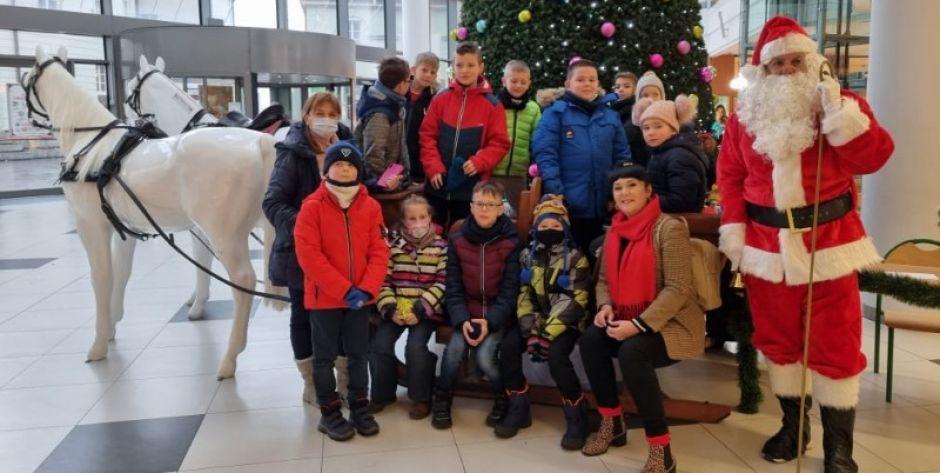 Akcja  Świąteczne Drzewko Życzeń w Galerii Siedlce - fot. sd