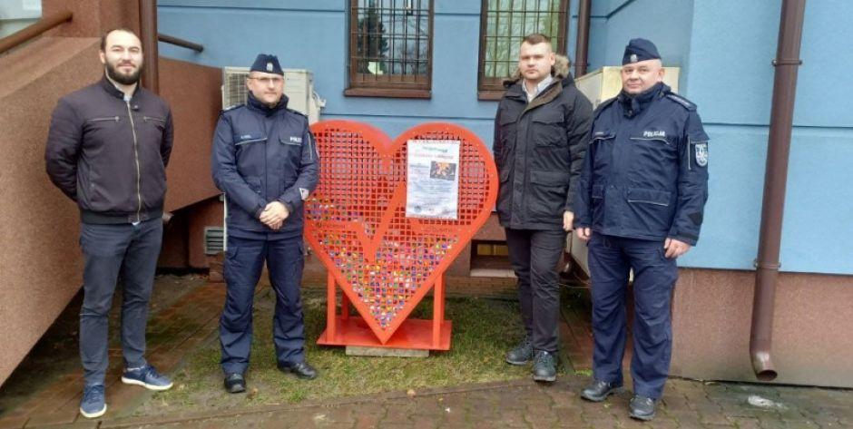 serce prze komendą policji - fot. g