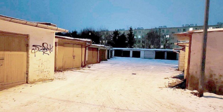 Garaże na ul. ks. Brzóski. Bloków tu nie będzie. Fot. BS