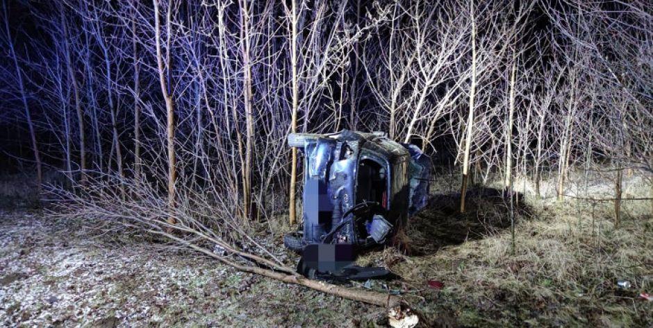 wypadek na drodze wojewódzkiej 802 między Siennicą a Żakowem - fot. OSP Siennica - fot. x