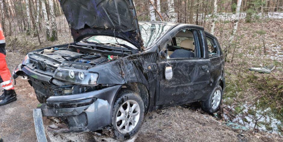 Babice dachowanie samochodu - fot. OSP KSRG Trojanów - fot. s