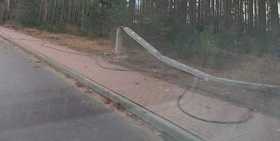 W Łochowie wiatr zerwał linię energetyczną (fot. Ratownictwo Powiatu Węgrowskiego) - fot. fot. Ratownictwo Powiatu Węgrowskiego