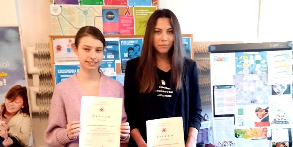 Anna Tomczuk i Wiktoria Tarasiuk - zwyciężczynie powiatowego etapu olimpiady o zdrowym stylu życia