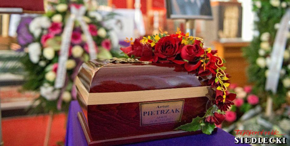 Ostatnie pożegnanie komendanta Artura Pietrzaka - fot. Aga Król