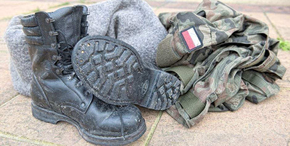 Mężczyźni dostają wezwania na ćwiczenia wojskowe. (fot. Aga Król) 