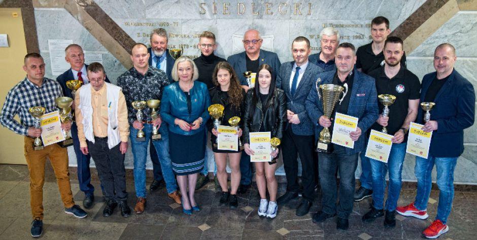 Ludzie sportu nagrodzeni! Plebiscyt Tygodnika Siedleckiego na Najlepszych i Najpopularniejszych Sportowców i Trenerów 2021 roku 
