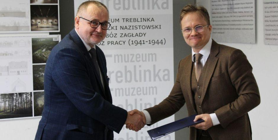 Dyrektor muzeum dr Edward Kopówka i Piotr Bujnowski z Bujnowski Architekci sp. z o.o., fot. FB Muzeum Treblinka - fot. FB Muzeum Treblinka