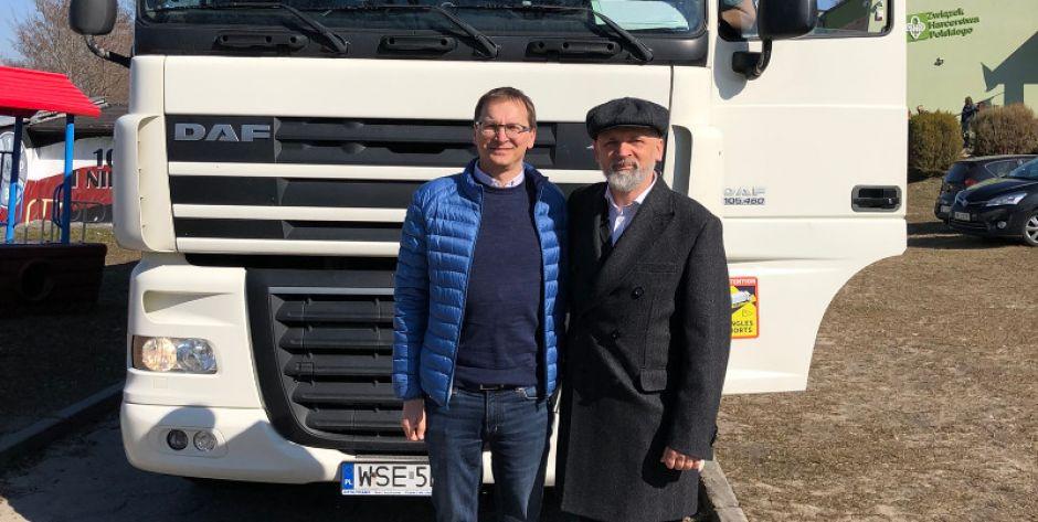 Do ukraińskiego miasteczka Borodianka ruszył konwój z pomocą humanitarną z Mińska Mazowieckiego i francuskiego Saint-Egrève. Na zdjęciu burmistrzowie miast partnerskich. - fot. arch