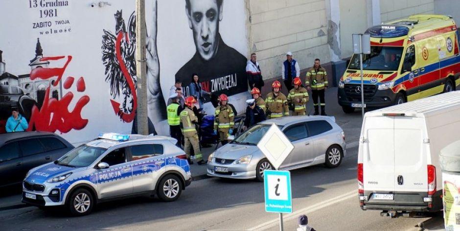 Zderzenie samochodu osobowego z motocyklem na ul. Armii Krajowej w Siedlcach (fot. Pyt)