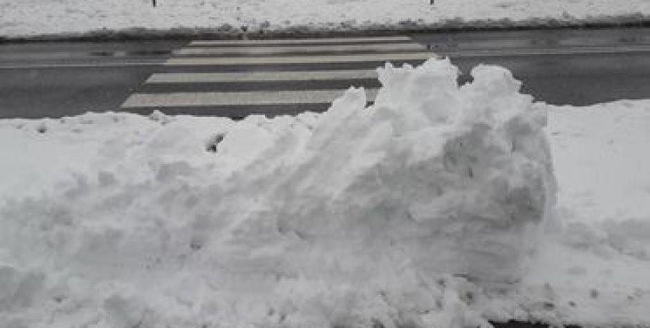 UL. Brzeska w Siedlcach. Jak pieszy ma skorzystać z pasów? - fot. Czytelniczka Agnieszka