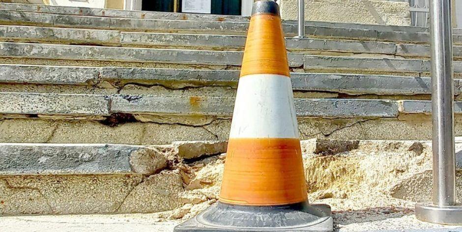 Od 7 kwietnia zamknięta ulica przed Urzędem Miasta Siedlce. Fot. Aga Król