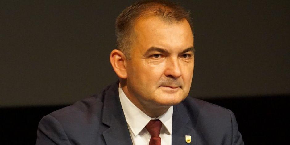 Burmistrz Węgrowa Paweł Marchela zapowiedział, że 10 kwietnia nie uruchomi miejskiego systemu alarmowego.  fot. sej