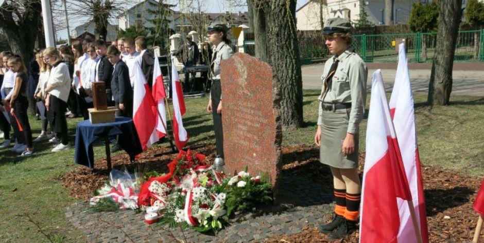 Łosice: obchody Dnia Pamięci Ofiar Zbrodni Katyńskiej i rocznicy Katastrofy Smoleńskiej - fot. arch.