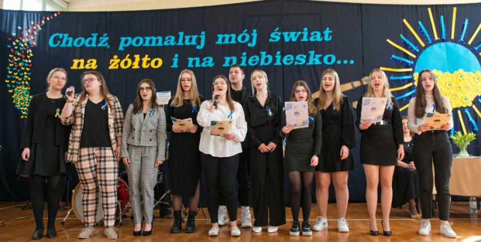 Chodź pomaluj mój świat na żółto i na niebiesko - koncert charytatywny Ekonomik dla Ukrainy - fot. Aga Król