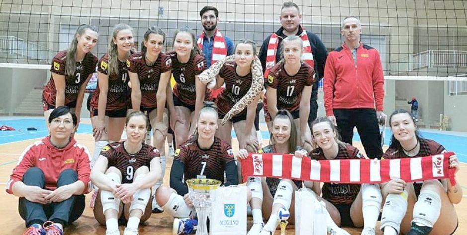 Zwycięska drużyna Nike. Prezes Hubert Śledziewski pierwszy z lewej w górnym rzędzie. fot. arch. Nike - fot. sd