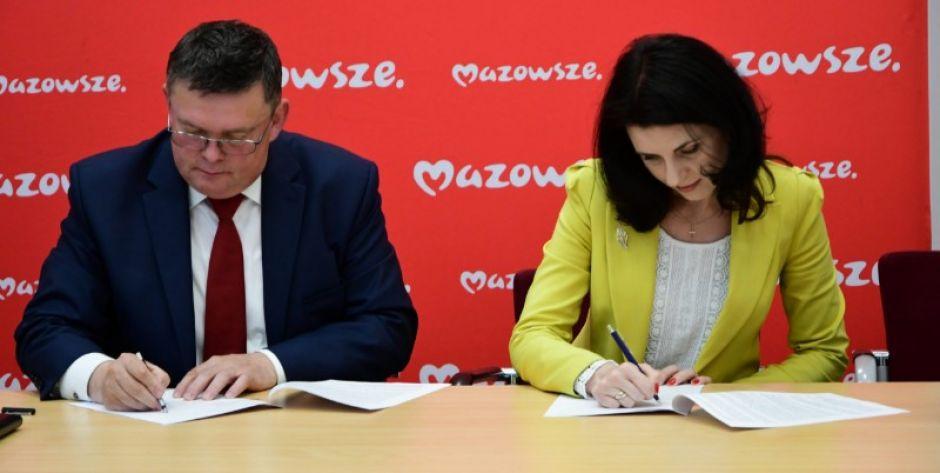 podpisanie umowy fot. Caritas Diecezji Siedleckiej - fot. sd