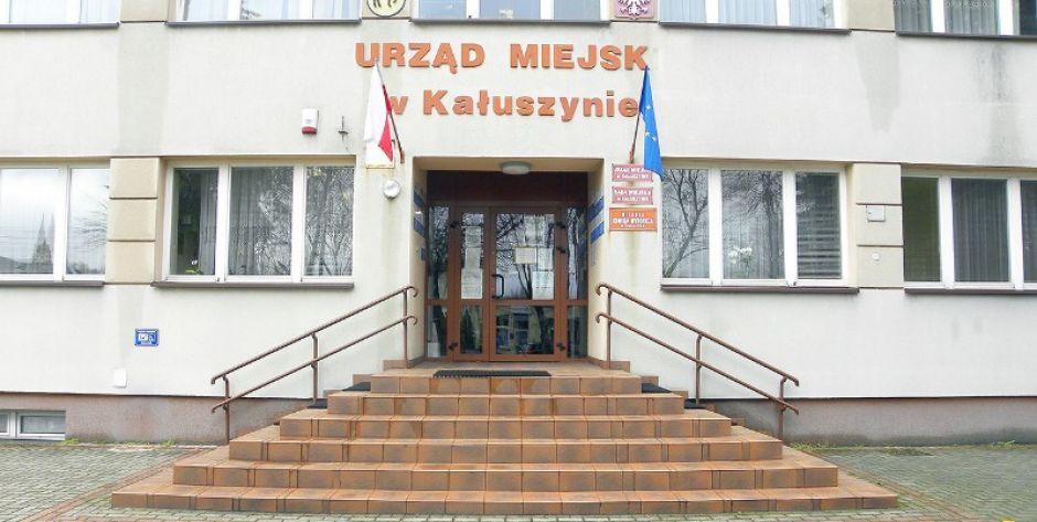 Siedziba kałuszyńskich władz czeka na platformę dla niepełnosprawnych Zdjęcie: BS 