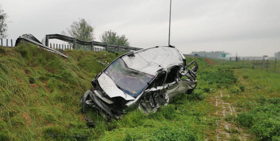 Kierująca oplem dachowała na S17 - fot. OSP Korytnica - fot. c