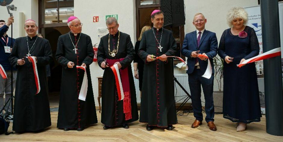 Symboliczne przecięcie wstęgi. fot. sej