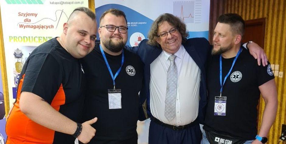 Zespół Pogotowia Ratunkowego z Garwolina z dyrektorem Krzysztofem Żochowskim  - fot. arch.
