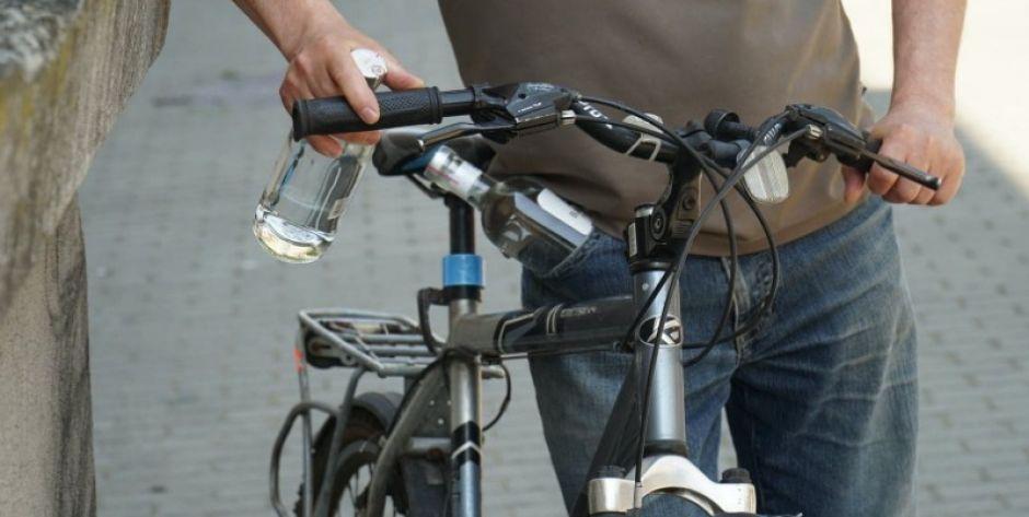 pijany rowerzysta zdjęcie symboliczne fot. pyt