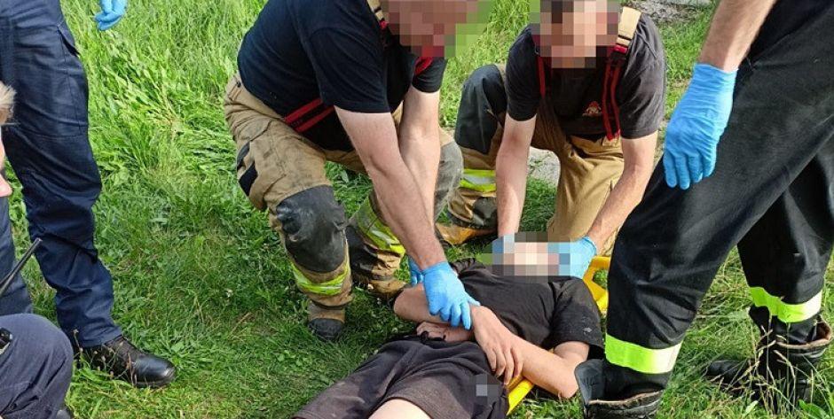 Służby udzielają pomocy nieletnim fot. KPP w Mińsku Mazowieckim - fot. KPP Mińsk