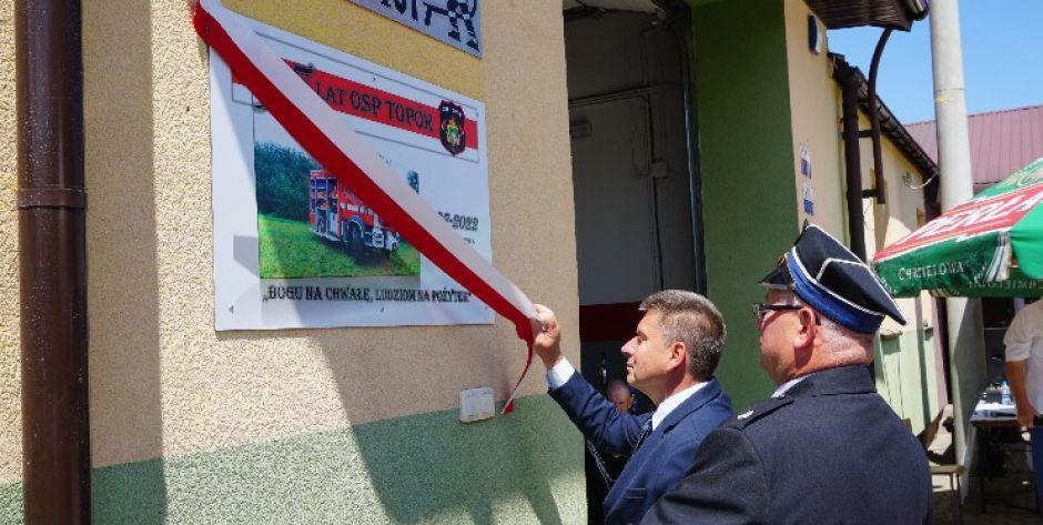 Odsłonięcie pamiątkowej tablicy.