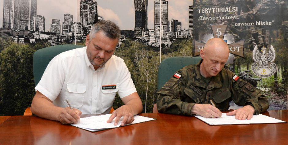 Leśnicy i żołnierze podpisali umowę - fot. x