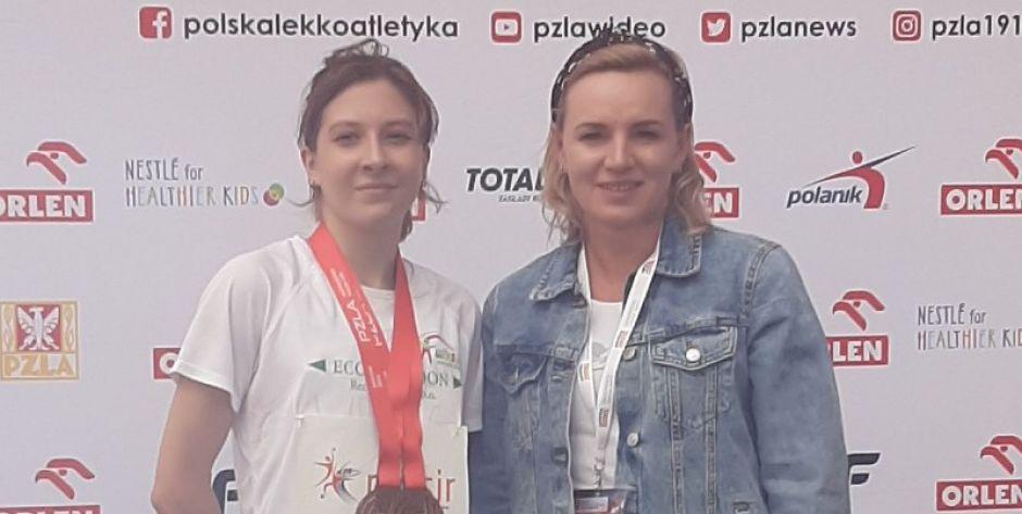 Wiktoria Wróbel z trenerką Lidią Chojecką-Leandro - fot. sd