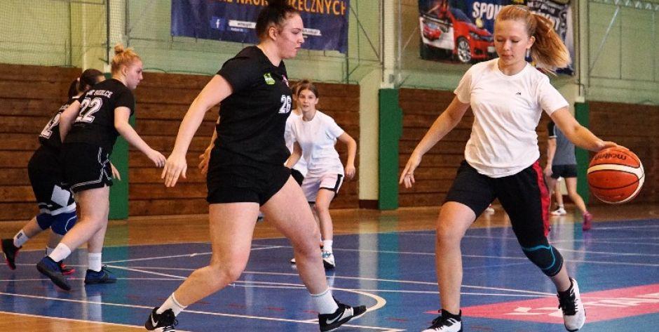  III Wakacyjny Turniej Koszykówki Dziewcząt 3X3 im. Wiesława Kałuskiego fot. Siriss