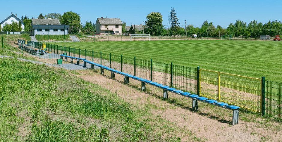 Krzesełka na stadionie wciąż bez dachu