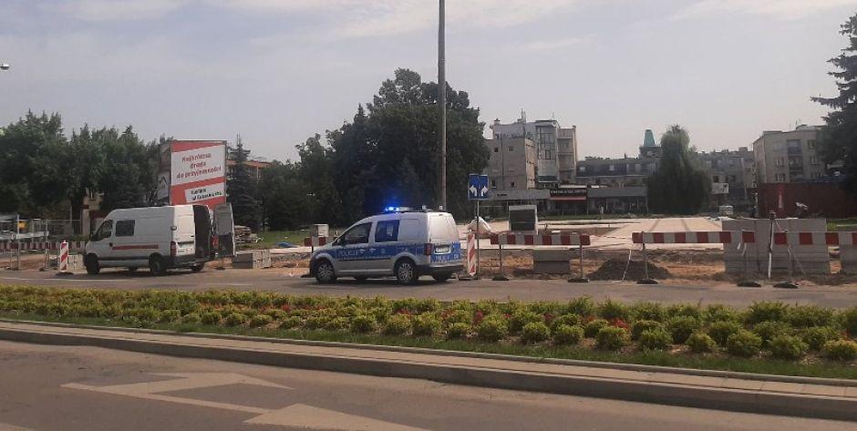 Podczas prac budowlanych na Placu Sikorskiego w Siedlcach znaleziono pocisk. Fot. JJ