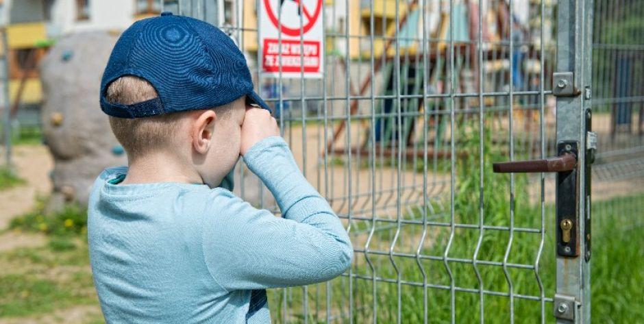 Kobieta wracając z zakupów, straciła z oczu 6-letniego syna. Chłopiec został przyprowadzony na komendę przez mieszkankę Sokołowa. (zdjęcie poglądowe Fot. Aga Król)