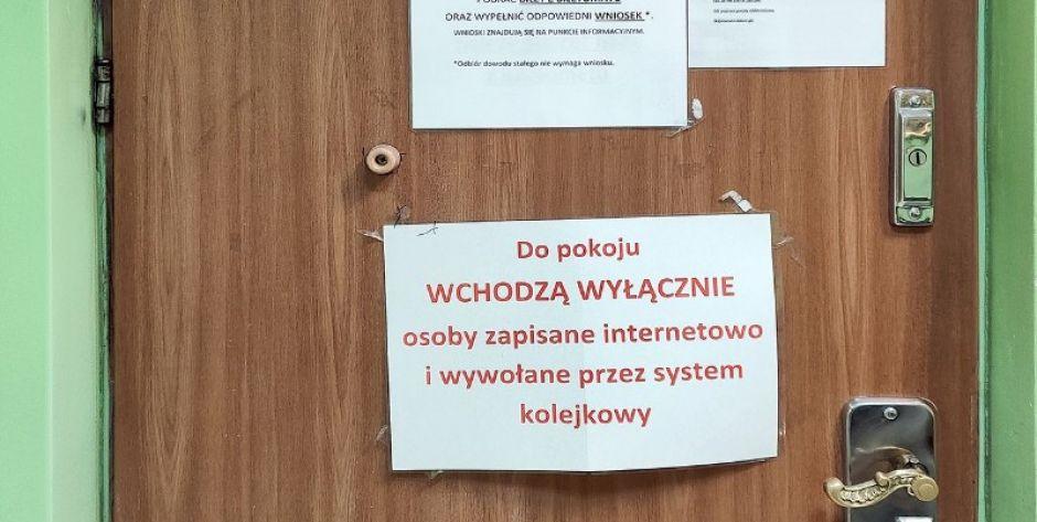 Tak Wydział Komunikacji wita interesantów. Fot. BS