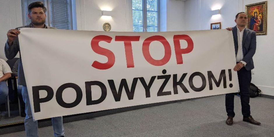 Taki transparent został przygotowany na dzisiejszą Nadzwyczajną Radę Miasta Siedlce. Fot. JJ