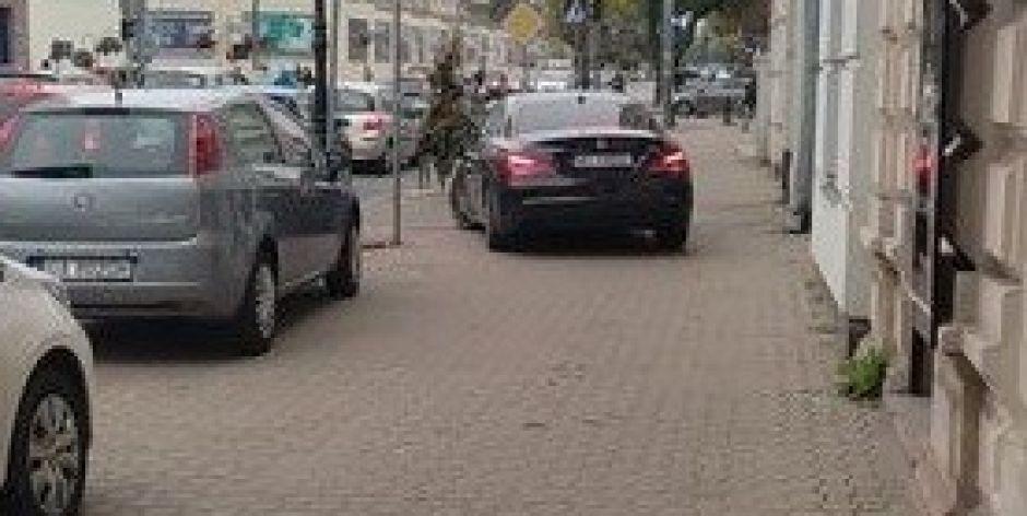 Kolejny mistrz kierownicy na ulicach Siedlec... Fot. Czytelnik  - fot. Czytelnik 
