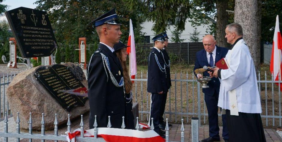 Poświęcenie pomnika w Smolance. fot. sej