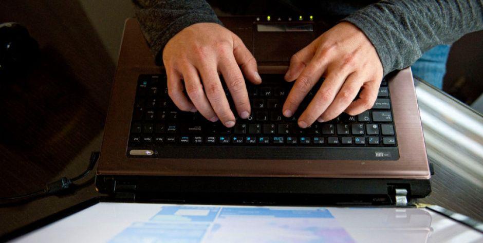 Kupujesz przez internet? Uważaj na oszustów - fot. Aga Król