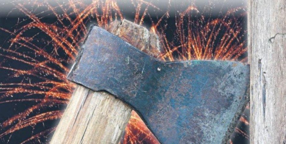 To były sceny jak z horroru. Żona uciekła przed mężem na strych, ale mężczyzna ją znalazł. Zadał żonie kilka ciosów nożem i siekierą...