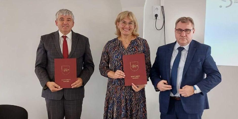 Sarnaki: Podpisanie umowy pomiędzy gminą Sarnaki a  siedleckim Centrum Onkologii  - fot. arch.
