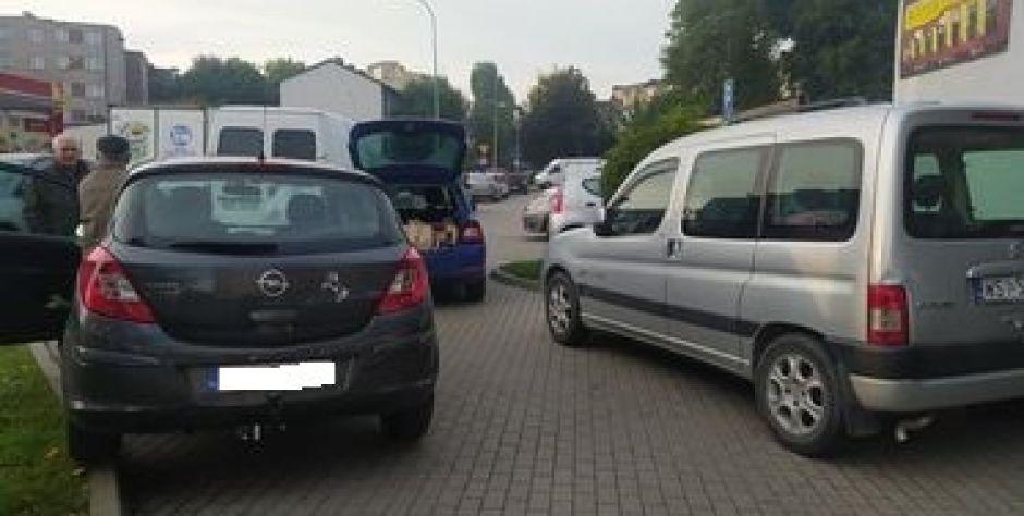 -Pan przychodzi po 20 minutach i jest zdziwiony, czemu ktoś nie może przejechać - pisze Czytelniczka  - fot. Czytelniczka