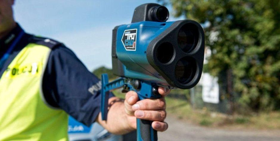 O lekkomyślnym zachowaniu kierowcy świadczy również fakt , że nie zwolnił w terenie zabudowanym, a panowały naprawdę trudne warunki atmosferyczne – gęsta mgła wyraźnie ograniczająca widoczność - mówi nadkom. Agnieszka Świerczewska. Fot. Aga Król